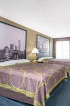 Hotel Super 8 by Wyndham Harrison OH photo 4