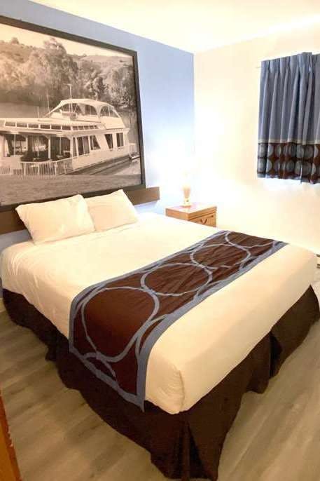 Hotel Super 8 Sicamous photo 1