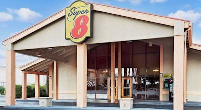 Super 8 by Wyndham Kissimmee/Maingate/Orlando Area