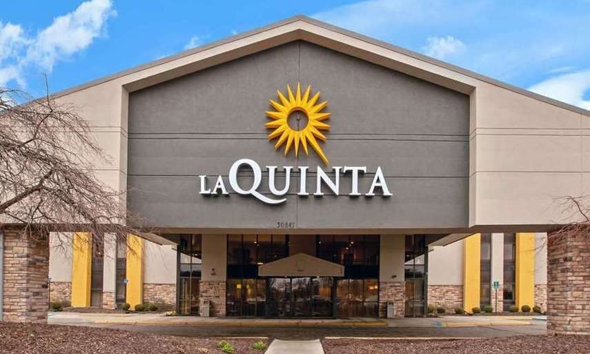 La Quinta Inn & Suites by Wyndham Detroit Metro Airport