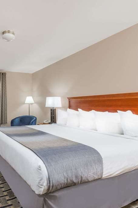 Hotel Days Inn & Suites by Wyndham Sellersburg photo 4