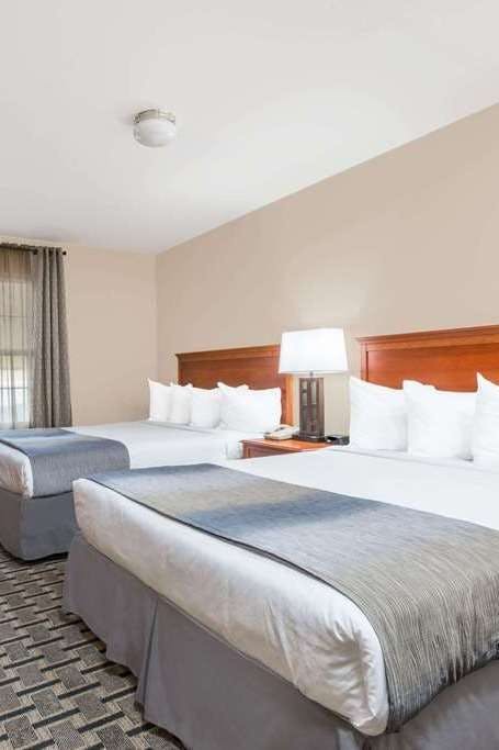 Hotel Days Inn & Suites by Wyndham Sellersburg photo 5