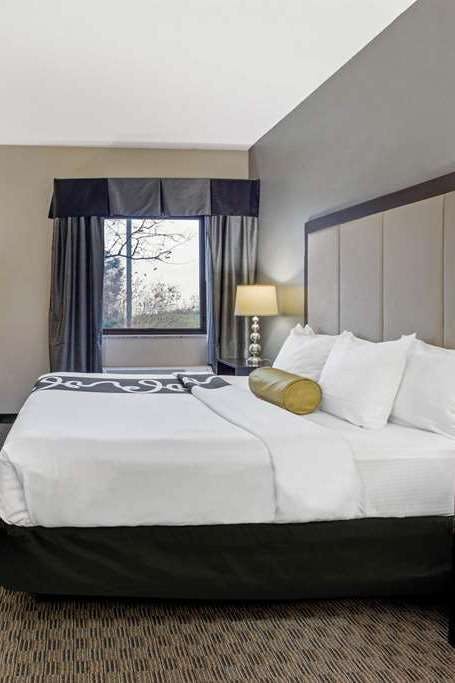 Hotel La Quinta Inn & Suites by Wyndham Detroit Metro Airport photo 2