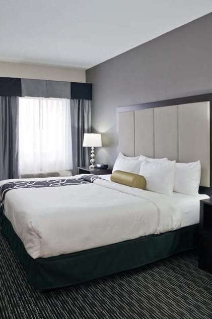 Hotel La Quinta Inn & Suites by Wyndham Detroit Metro Airport photo 1