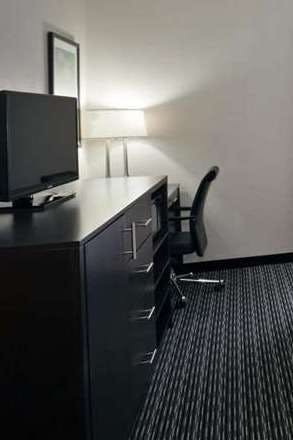 Hotel La Quinta Inn & Suites by Wyndham Detroit Metro Airport photo 4