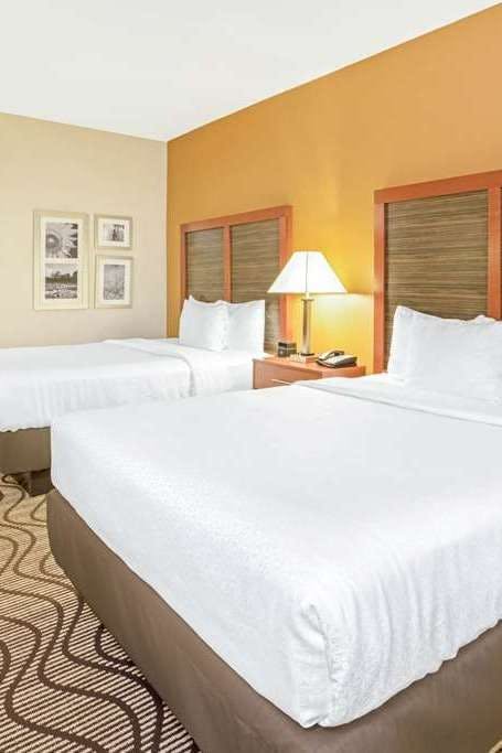 Hotel La Quinta Inn & Suites by Wyndham Midwest City - Tinker AFB photo 5