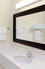 Hotel Baymont Fort Wayne photo 4