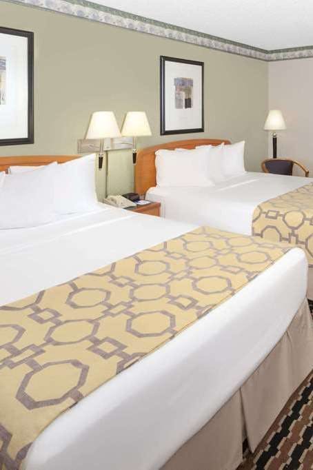 Hotel Baymont by Wyndham Fort Wayne photo 2