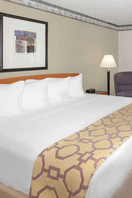 Hotel Baymont by Wyndham Fort Wayne photo 1