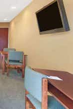 Hotel Microtel Inn & Suites by Wyndham Rogers photo 3