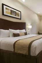 Hotel Baymont by Wyndham Victoria photo 1