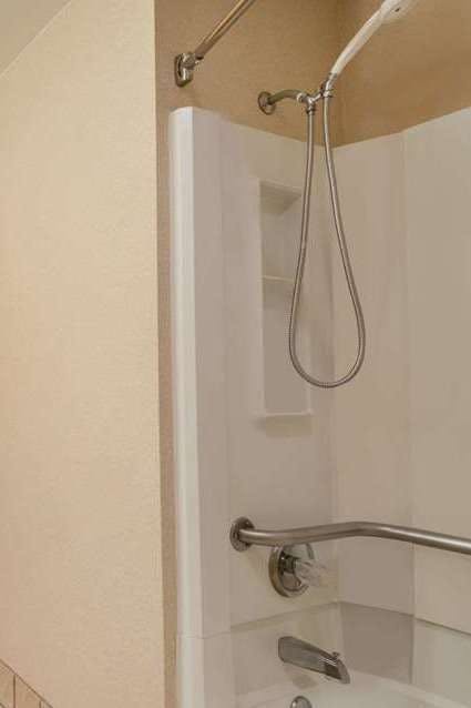 Hotel Ramada by Wyndham Columbus North photo 5