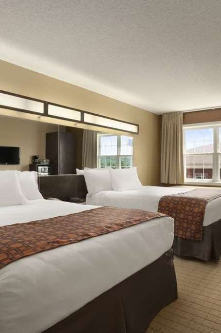 Hotel Microtel Inn & Suites by Wyndham Mineral Wells/Parkersburg photo 2