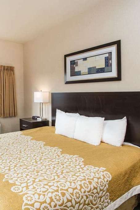 Hotel Days Inn by Wyndham Seattle Aurora photo 2