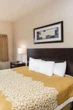 Hotel Days Inn by Wyndham Seattle Aurora photo 2