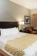 Hotel Days Inn by Wyndham Seattle Aurora photo 1