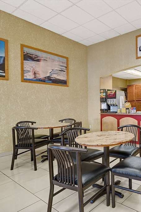 Hotel Days Inn & Suites by Wyndham Niagara Falls/Buffalo photo 4