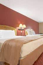 Hotel Days Inn & Suites by Wyndham Niagara Falls/Buffalo photo 1