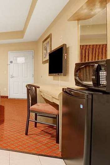 Hotel Days Inn & Suites by Wyndham Niagara Falls/Buffalo photo 3