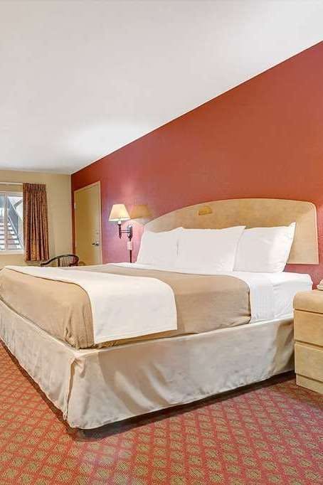 Hotel Days Inn & Suites by Wyndham Niagara Falls/Buffalo photo 2