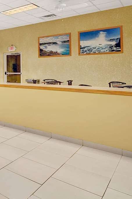 Hotel Days Inn & Suites by Wyndham Niagara Falls/Buffalo photo 5