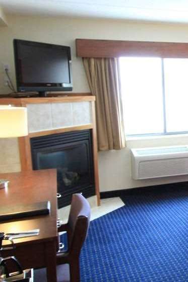 Hotel AmericInn by Wyndham Cedar Rapids Airport photo 3