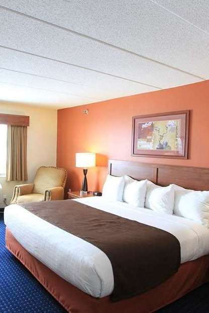 Hotel AmericInn by Wyndham Cedar Rapids Airport photo 1
