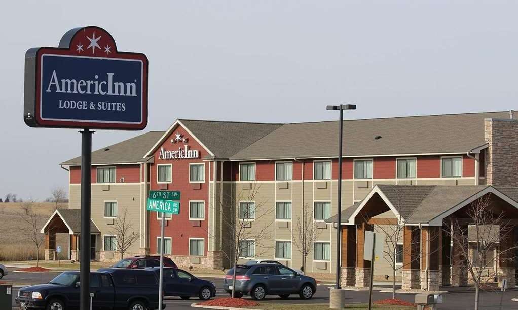 AmericInn by Wyndham Cedar Rapids Airport