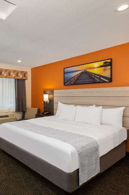 Hotel Days Inn by Wyndham Monterey-Fisherman's Wharf Aquarium photo 1