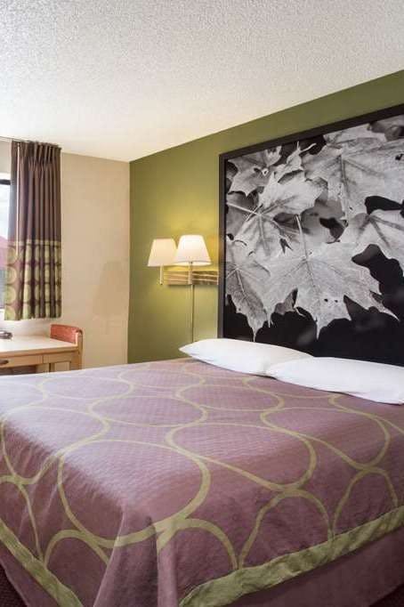 Hotel Super 8 by Wyndham Salem VA photo 1