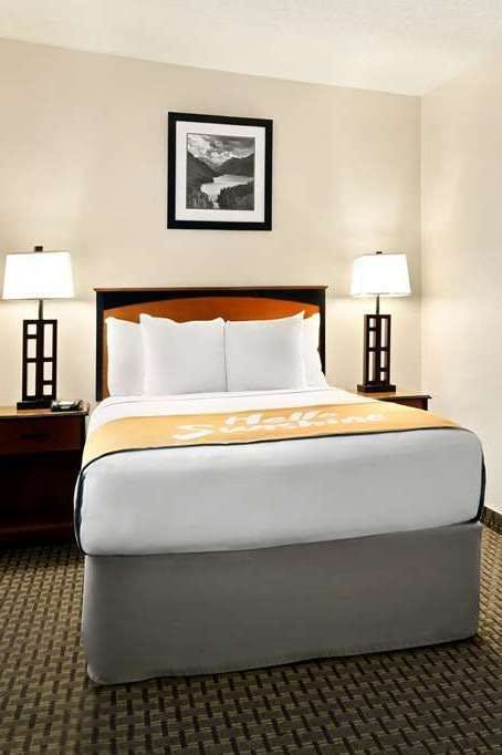 Hotel Days Inn by Wyndham Cortez photo 2