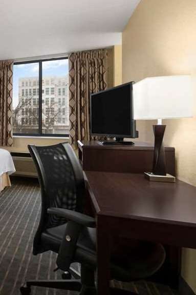 Hotel Days Hotel by Wyndham University Ave SE photo 3