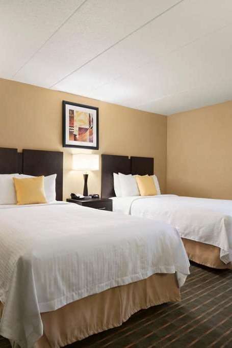 Hotel Days Hotel by Wyndham University Ave SE photo 2