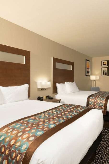 Hotel Wingate by Wyndham Memphis East photo 2