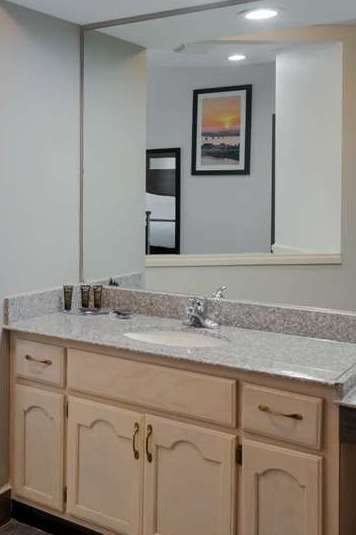 Hotel Wingate by Wyndham Memphis East photo 5