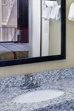 Hotel Days Inn by Wyndham Columbus-North Fort Moore photo 4