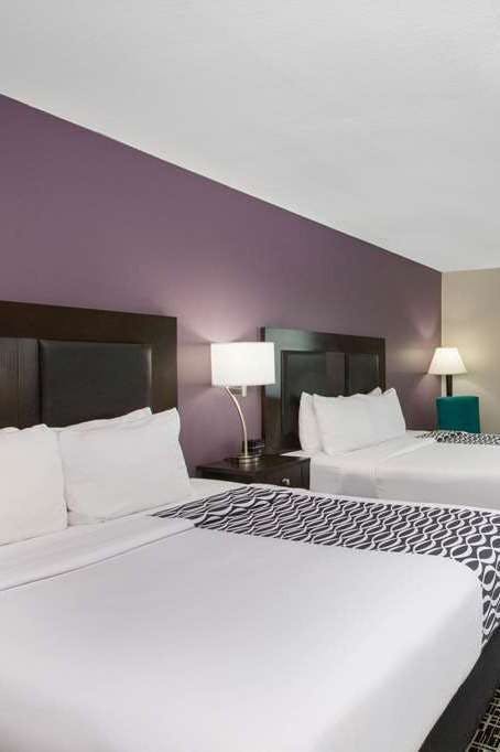 Hotel La Quinta Inn & Suites by Wyndham Blue Springs photo 2