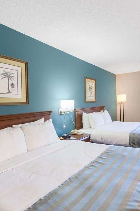 Hotel Baymont by Wyndham Bartonsville Poconos photo 2