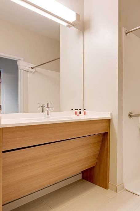 Hotel Microtel Inn & Suites by Wyndham Clarion photo 4