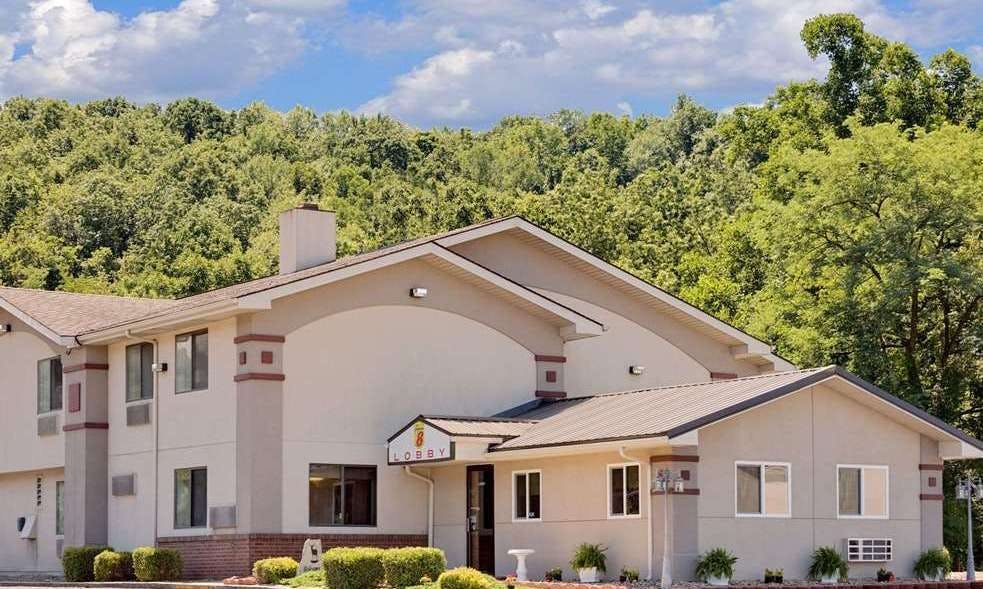 Super 8 by Wyndham Elkins