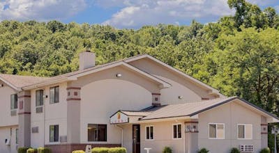 Super 8 by Wyndham Elkins