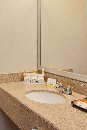 Hotel Days Inn by Wyndham Chowchilla Gateway to Yosemite photo 4