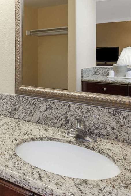 Hotel Ramada Plaza by Wyndham Garden Grove/Anaheim South photo 5