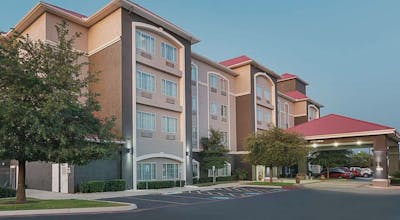 La Quinta Inn & Suites by Wyndham San Antonio Northwest