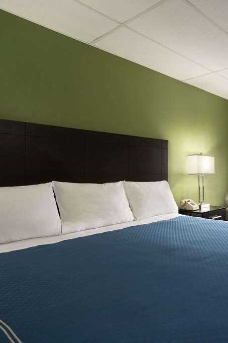 Hotel LDG LKA Lakewood OH photo 2