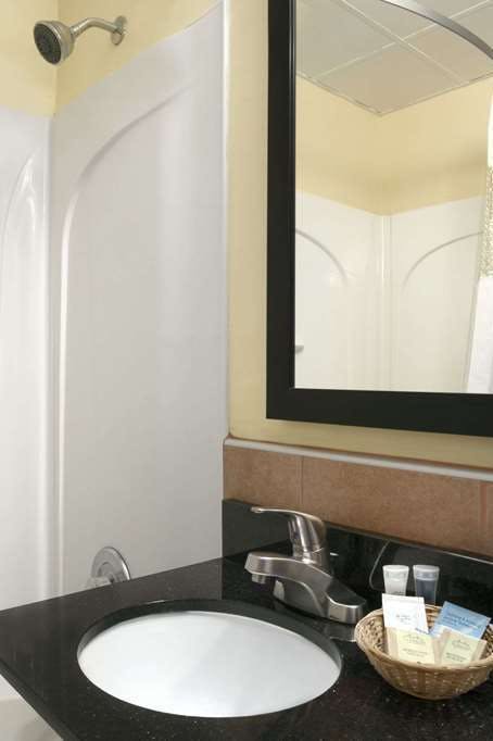 Hotel LDG LKA Lakewood OH photo 5