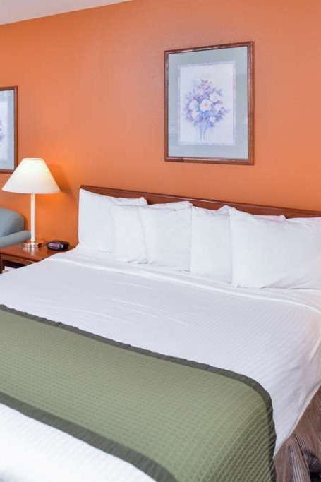 Hotel Travelodge Suites by Wyndham Newberg photo 2