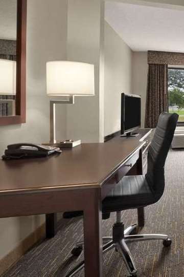 Hotel Wingate by Wyndham Round Rock Hotel & Conference Center photo 3