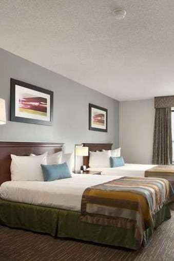 Hotel Wingate by Wyndham Round Rock Hotel & Conference Center photo 2