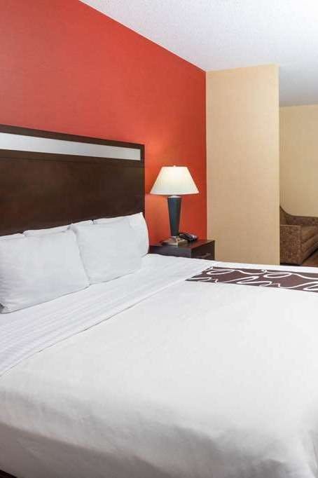 Hotel La Quinta Inn & Suites by Wyndham Warner Robins - Robins AFB photo 2